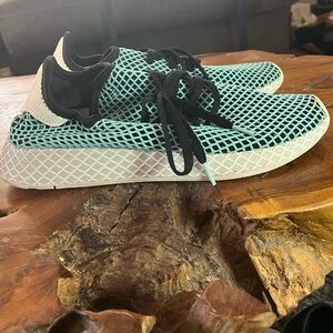 Adidas Deerupt Runner Parley Sneakers – Size 9.5 – Lightweight Grid Web Design